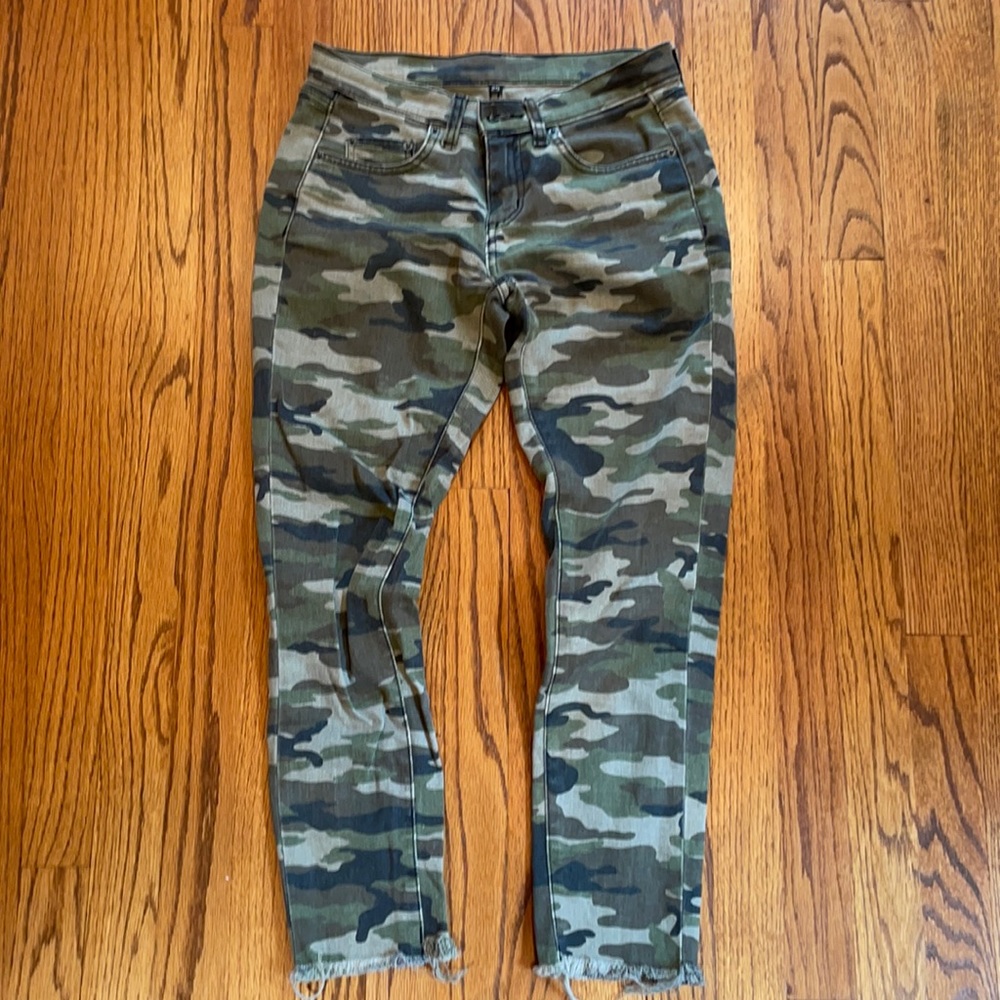 Camouflage jeans